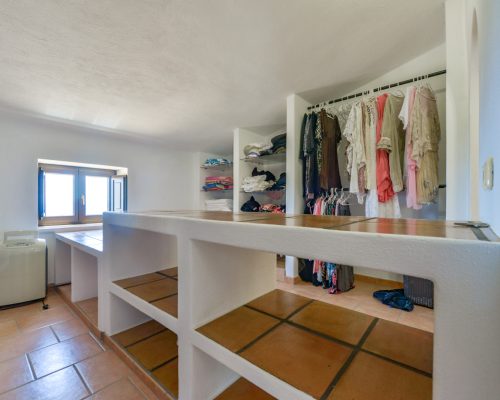 KV343 Villa walk in closet